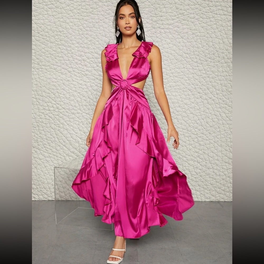 Plunging neckline dress with waist Buckle. Ruffle Trim Lace Up Backless Dress